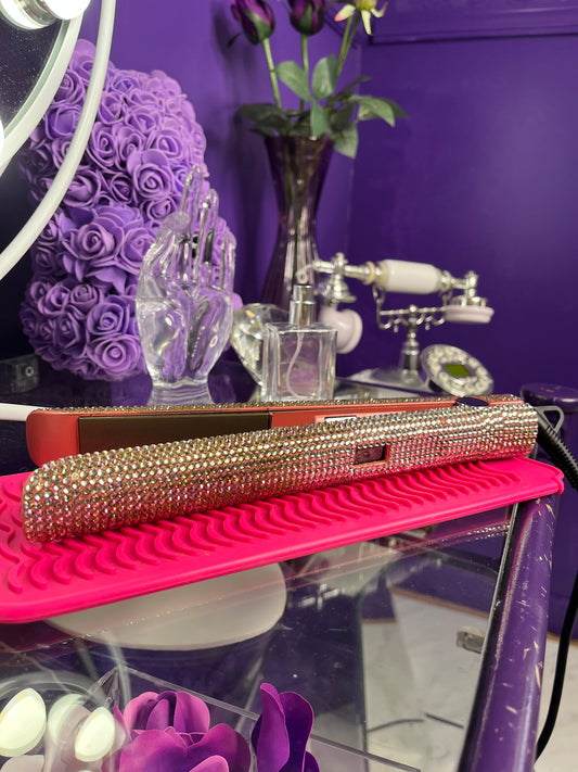 Glam hair straightener with auto shut off