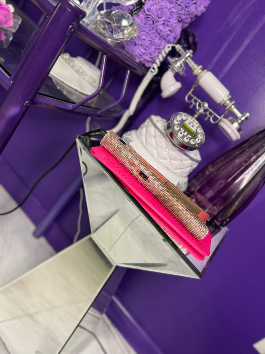 Glam hair straightener with auto shut off